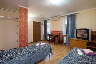 Гостиница Альтаир Краснодар Двухместный номер с 2 отдельными кроватями и общей ванной комнатой-1